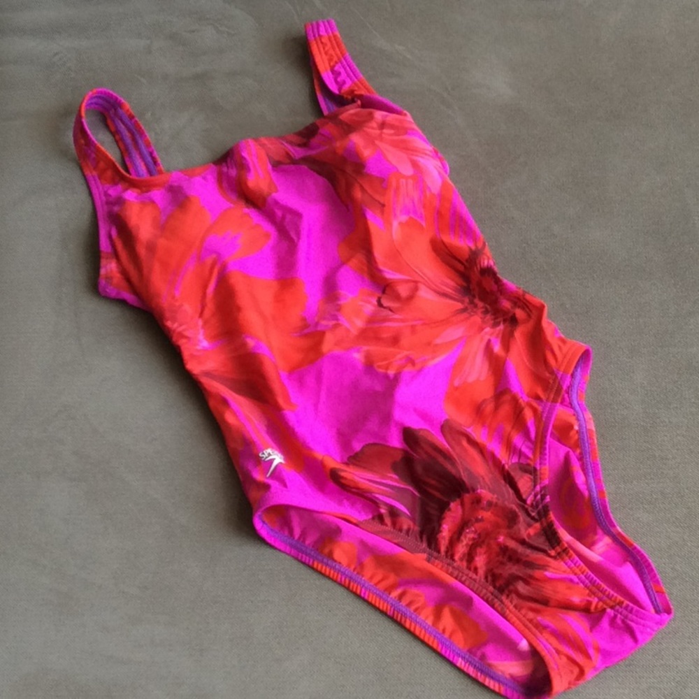🌹💝NWOT Speedo swimsuit bright color size 6